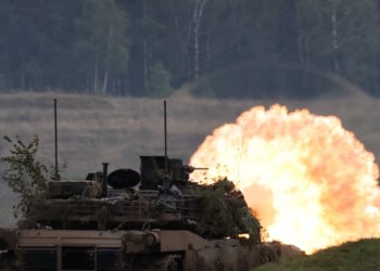 Δήλωση – σοκ από την Κομισιόν: Μονόδρομος η άμυνα για να μη χαθούν τα αδιάθετα 400 δισ. ευρώ του Ταμείου Ανάκαμψης