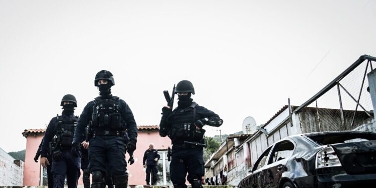 Το ελληνικό FBI μπαίνει από σήμερα στους καταυλισμούς Ρομά – Τι προβλέπει το νέο σχέδιο αστυνόμευσης