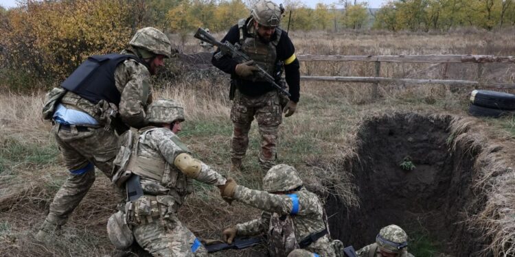 Σχέδιο ειρήνης στην Ουκρανία: Στην «απ’ έξω» οι Ευρωπαίοι αν και έριξαν περισσότερα χρήματα από τις ΗΠΑ