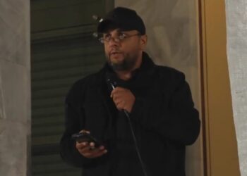 Ο Πάνος Ρούτσι στα μπουζούκια και στην Άντζελα Δημητρίου – «Δεν έχει δικαίωμα ο χαροκαμένος πατέρας να βγει έξω;»