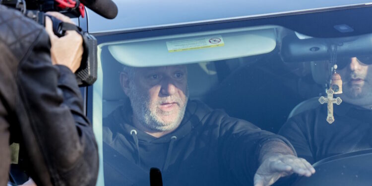 Συγκλονίζει ο πατέρας του 19χρονου Ραφαήλ: «Nα γίνει γρήγορα καλά και να γυρίσει στην οικογένειά του» λέει για τον 39χρονο επιλοχία που δίνει μάχη για τη ζωή του