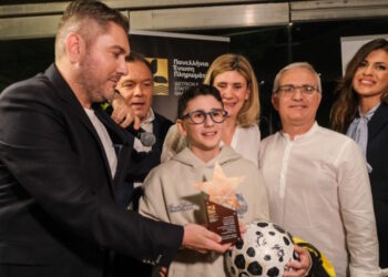 Λαμπερή εκδήλωση της ΠΕΠΙΕΘ και του Cpt Dr. Γιώργου Βάλλη: Οι τιμητικές πλακέτες στους αφανείς ήρωες της καθημερινότητας