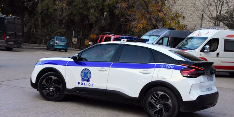 Μητέρα και γιος βρέθηκαν νεκροί μέσα στο σπίτι τους, στη Ραφήνα