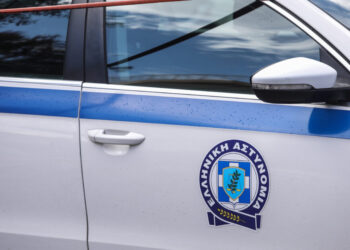 Πατέρας και γιος στη Θεσσαλονίκη εντοπίστηκαν με καλάσνικοφ, βαλλίστρα και ναρκωτικά