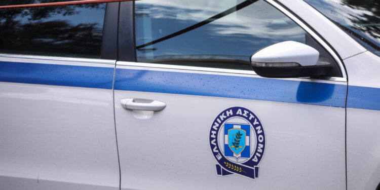 Πατέρας και γιος στη Θεσσαλονίκη εντοπίστηκαν με καλάσνικοφ, βαλλίστρα και ναρκωτικά