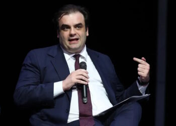 Κυριάκος Πιερρακάκης στους Financial Times: «Η Ελλάδα δεν είναι πρότυπο, αλλά έμπνευση»