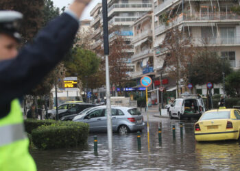 Κακοκαιρία Adel: Καταιγίδες, κεραυνοί και χαλάζι σφυροκοπούν την Αττική – Πλημμύρισαν δρόμοι και ξεριζώθηκαν δέντρα
