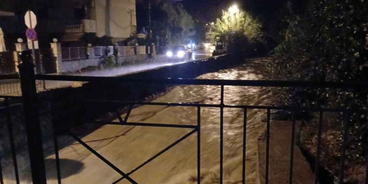 «Συναγερμός» σε Βόνιτσα και Λευκάδα λόγω των ακραίων καιρικών φαινομένων – Μπαράζ κλήσεων για αντλήσεις υδάτων