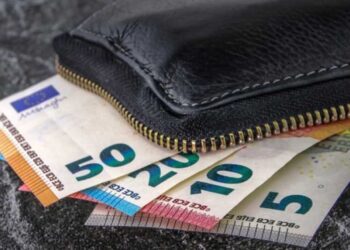 Αγρίνιο: Δύο συλλήψεις για κλοπή πορτοφολιού από αυτοκίνητο