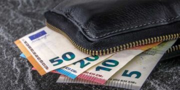 Αγρίνιο: Δύο συλλήψεις για κλοπή πορτοφολιού από αυτοκίνητο