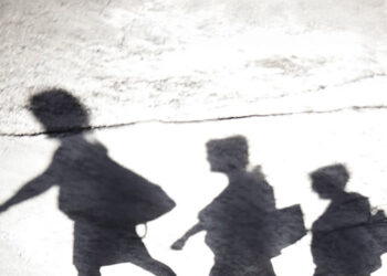 ΠΥΞ ΛΑΞ – ΚΑΡΑΒΙΑ ΠΟΥ ΠΕΡΑΣΑΤΕ το νέο single από το άλμπουμ «Λίγο χρώμα για τα σκούρα»