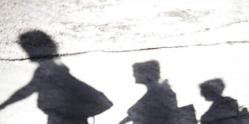 ΠΥΞ ΛΑΞ – ΚΑΡΑΒΙΑ ΠΟΥ ΠΕΡΑΣΑΤΕ το νέο single από το άλμπουμ «Λίγο χρώμα για τα σκούρα»