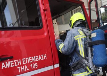 Έκρηξη σε συνεργείο αυτοκινήτων στον Νέο Κόσμο: Ξέσπασε φωτιά και κάηκαν αυτοκίνητα