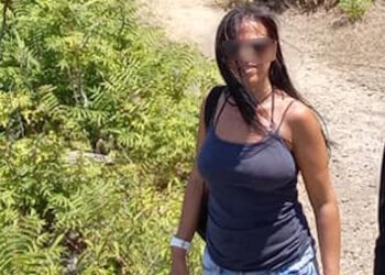 Σαλαμίνα: Ξεσπά η κόρη της 75χρονης – «Η νύφη δεν μπορούσε να κουνήσει το χέρι της μια μέρα μετά τη δολοφονία, έλεγε ότι έχει αυτοάνοσο»