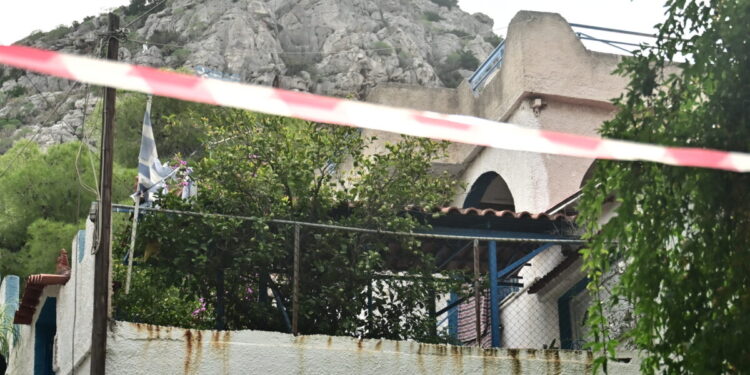 Ανατροπή στη δολοφονία 75χρονης στη Σαλαμίνα: Συνελήφθη και ομολόγησε η σύντροφος του γιου της