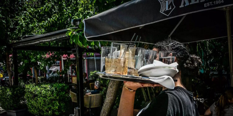 Καμπανάκι ΚΕΠΕ για παραγωγικότητα:  Η περαιτέρω βελτίωση της απαιτεί επενδύσεις με κατάλληλα ποιοτικά χαρακτηριστικά