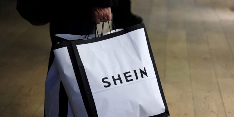 Στενεύει ο κλοιός για την Shein: Αυστηρότερα μέτρα ζητούν Κομισιόν και Ευρωκοινοβούλιο για τα παράνομα προϊόντα