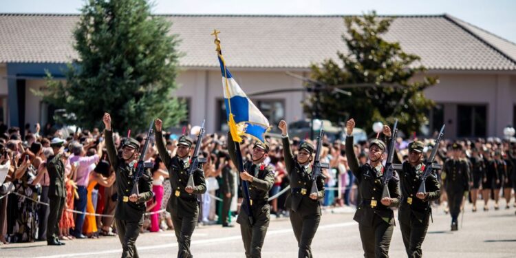 Ένοπλες Δυνάμεις: Αυξάνονται οι μισθοί των υπαξιωματικών, αναβαθμίζεται ο ρόλος τους – Τι προβλέπει το νομοσχέδιο του ΥΠΕΘΑ