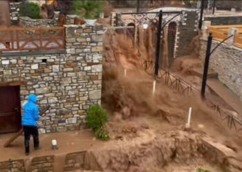 Η κακοκαιρία Adel σάρωσε τη Θάσο: Πλημμύρισαν δρόμοι και σπίτια, παρασύρθηκαν αυτοκίνητα