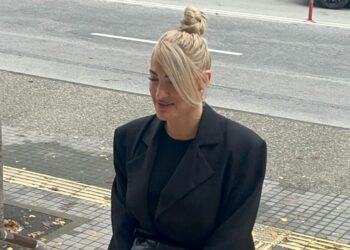 Ιωάννα Τούνη: Με δάκρυα στα δικαστήρια Θεσσαλονίκης για την υπόθεση revenge porn – «Παλεύω να αποδείξω ότι είμαι το θύμα»