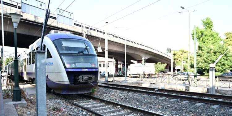 Ακινητοποιήθηκε αμαξοστοιχία του προαστιακού στον Ασπρόπυργο – Ταλαιπωρία για 300 επιβάτες