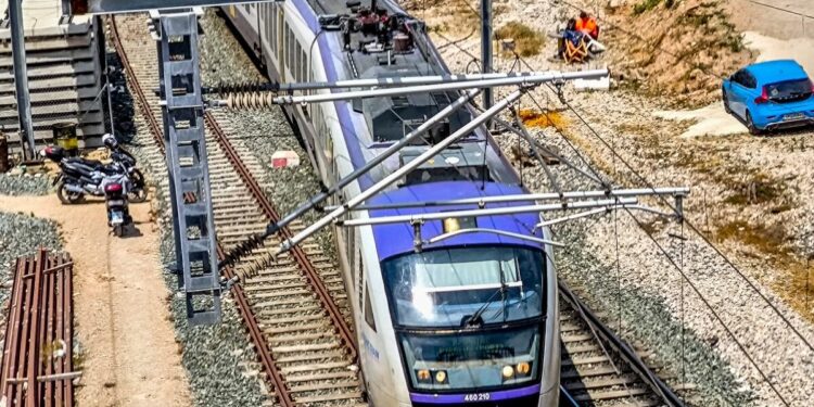 Σίνδος: Τρένο μπήκε σε λάθος γραμμή – Η επιβεβαίωση από την Hellenic Train και οι «αλληλοκατηγορίες» με τον ΟΣΕ