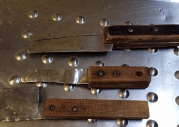 Μαχαίρια, κινητά και ναρκωτικά βρέθηκαν στις φυλακές Τρικάλων