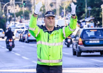 Σπύρος Μερτζανίδης: «Κρεμάει» τη σφυρίχτρα του μετά από 35 χρόνια ένας από τους πιο αγαπητούς τροχονόμους της Αττικής