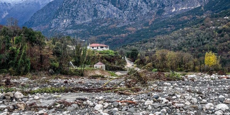 Καιρός: Η κακοκαιρία Adel «έπνιξε» τα Τζουμέρκα – Πολύ μεγάλα ύψη βροχής έπεσαν και στην υπόλοιπη χώρα