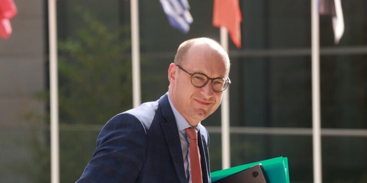 Βίνσεντ βαν Πέτεγκεμ: Ποιος είναι ο Βέλγος αντίπαλος του Πιερρακάκη για την προεδρία του Eurogroup