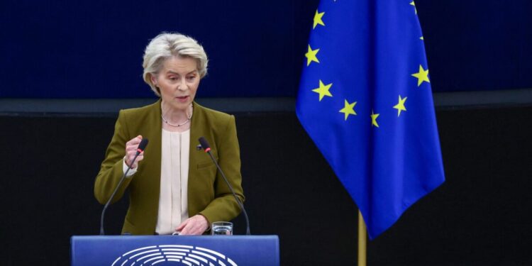 Η ΕΕ προετοιμάζει νομικό σχέδιο για την αποδέσμευση δανείου 140 δισ. ευρώ προς την Ουκρανία