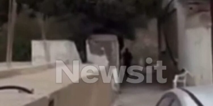 Μακελειό στα Βορίζια: Βίντεο ντοκουμέντο τη στιγμή που ο γαμπρός του Φανούρη Καργάκη πυροβολεί με καλάσνικοφ