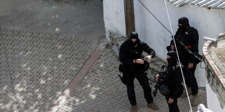 Μακελειό στα Βορίζια: Ψάχνουν τα χέρια όλων για πυρίτιδα –  Αναζητούνται τα όπλα από την ανταλλαγή πυρών