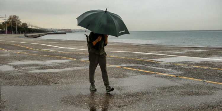 Καιρός: Βροχές, καταιγίδες, χαλάζι και δυνατοί άνεμοι – Επικαιροποιήθηκε το έκτακτο δελτίο επικίνδυνων καιρικών φαινομένων