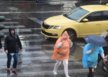 Καιρός – Τσατραφύλλιας: Επιστρέφει η κακοκαιρία με καταιγίδες, χαλάζι και θυελλώδεις – Δυτική και βόρεια Ελλάδα στο επίκεντρο