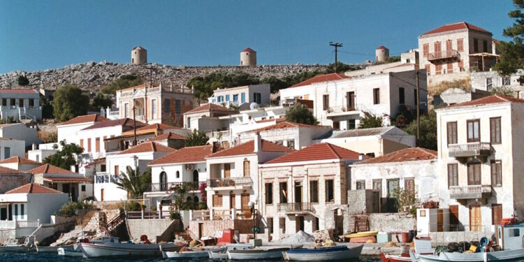 Μπλακ άουτ στη Χάλκη – Πλωτός γερανός έκοψε τα υποθαλάσσια καλώδια