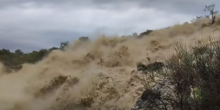 Κακοκαιρία Adel: Φούσκωσε ρέμα στην Αμφιλοχία και κατεβαίνει χείμαρρος στον Αμβρακικό – Δείτε βίντεο