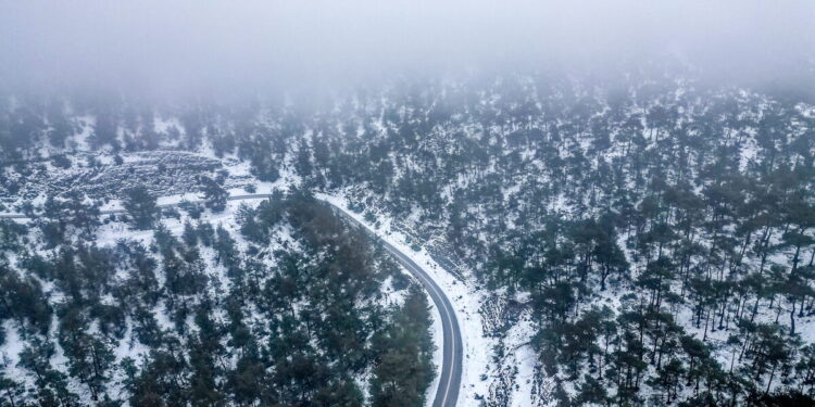 Καιρός αύριο: Χιόνια στα ορεινά – Τοπικές βροχές και νεφώσεις στις υπόλοιπες περιοχές της χώρας