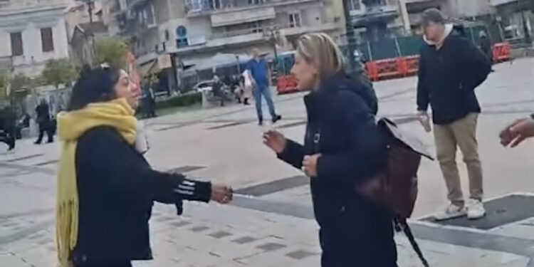 Η Χριστίνα Αλεξοπούλου δέχτηκε φραστική επίθεση στην Πάτρα: «Να φύγετε δολοφόνοι»