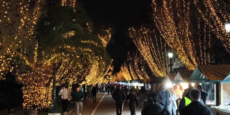 Άνοιξε τις πύλες του το Χριστουγεννιάτικο Χωριό στο Πεδίον του Άρεως – Η συγκίνηση του Νίκου Χαρδαλιά