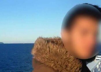 «Ασχολούμαι μόνο με τον άγγελό μου» λέει ο πατέρας του 24χρονου που σκοτώθηκε στη Λούτσα – Στις Παπαδάτες Μακρυνείας η ταφή