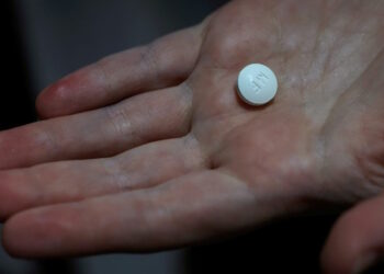 Απίστευτο περιστατικό σε νοσοκομείο: Nοσηλεύτρια αντί να δώσει φάρμακο σε ασθενή το κατάπιε η ίδια