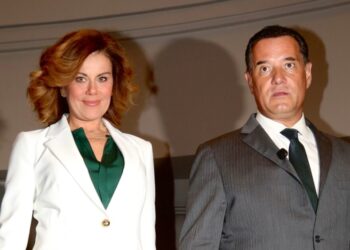 Άδωνις Γεωργιάδης: Στο πλευρό του για την παρουσίαση της «Ρώμης» η Ευγενία Μανωλίδου και ο γιος τους – Δείτε φωτογραφίες