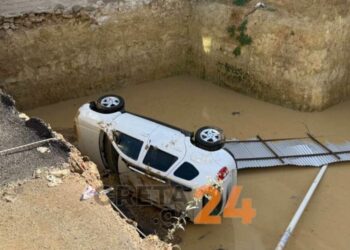 Κατέρρευσε δρόμος στο Ηράκλειο: Αυτοκίνητο «βούλιαξε» σε σκαμμένο οικόπεδο – Δείτε φωτογραφίες