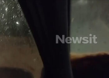 Κακοκαιρία Byron: Συγκλονιστικό βίντεο με ορμητικούς χειμάρρους να εγκλωβίζουν τον οδηγό μέσα στο αυτοκίνητο του, στην Άνω Βλυχάδα