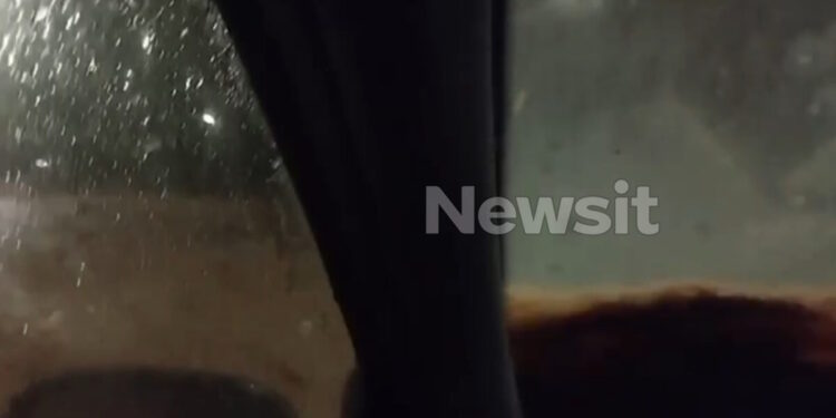 Κακοκαιρία Byron: Συγκλονιστικό βίντεο με ορμητικούς χειμάρρους να εγκλωβίζουν τον οδηγό μέσα στο αυτοκίνητο του, στην Άνω Βλυχάδα