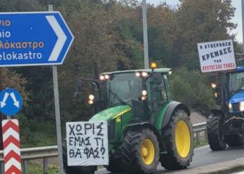 Μπλόκο αγροτών στο Αγγελόκαστρο Αγρινίου: Έκλεισαν τον κόμβο της Ιόνιας Οδού (φωτο & video)