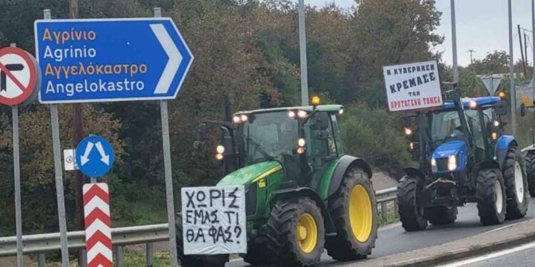 Μπλόκο αγροτών στο Αγγελόκαστρο Αγρινίου: Έκλεισαν τον κόμβο της Ιόνιας Οδού (φωτο & video)