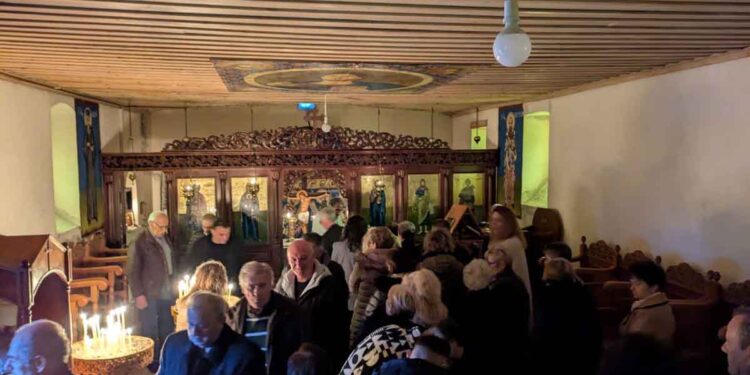 Με κατάνυξη ο εορτασμός στο εξωκλήσι του Αγίου Νικολάου Στάνου Αμφιλοχίας (φωτο)