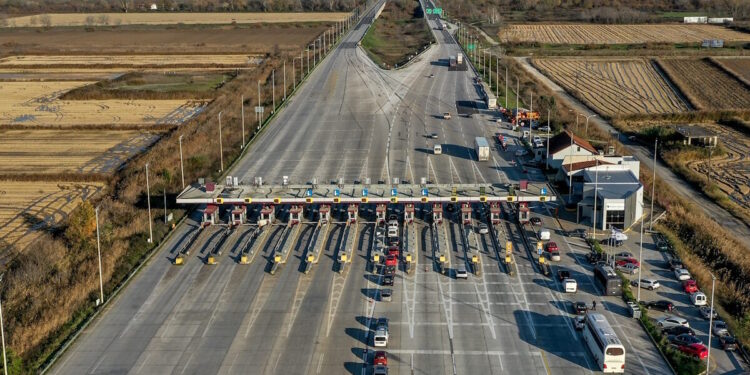 Οδηγός επιβίωσης για τα μπλόκα αγροτών: Μετ’ εμποδίων οι μετακινήσεις στη χώρα με τεράστιες παρακάμψεις – Ποιοι δρόμοι είναι κλειστοί